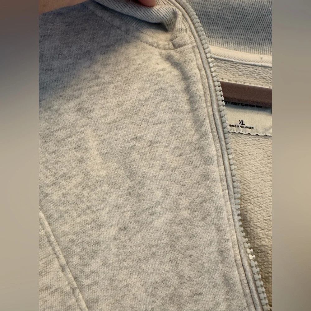 Abercrombie & Fitch Soft AF Quarter Zip - Picture 2 of 6